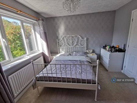 4 bedroom detached house to rent - Photo 4