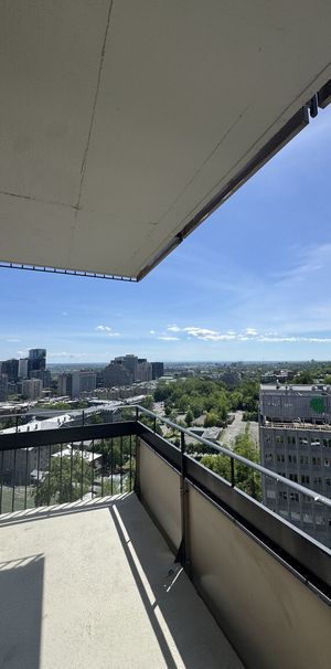 1 Bedroom - 3545 Chemin De La Côte-des-Neiges, Montréal - Photo 1