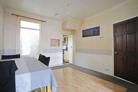 2 bedroom semi-detached house to rent - Photo 2