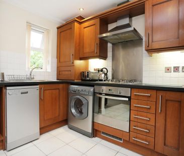 3 bedroom flat to rent - Photo 5