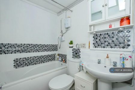 1 bedroom flat to rent - Photo 5