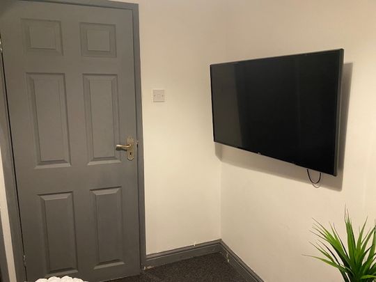 Friendly House Share Close to University & Town Centre - Photo 1