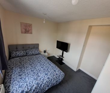 Room in a Shared House, Halliday Road, M40 - Photo 3