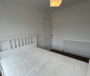 3 Bed Detached House, Pendragon Road, B42 - Photo 1