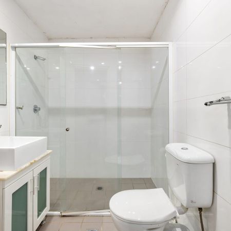 COMTEMPORARY APARTMENT IN CENTRAL LOCATION - Photo 3