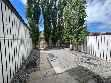 3 Bedroom Townhouse in Glendale! - Photo 5