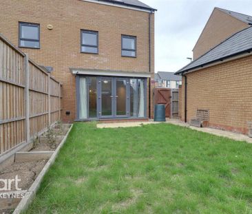 4 bedroom semi-detached house to rent - Photo 4