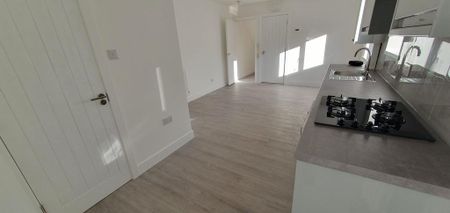 1 bedroom ground floor flat to rent - Photo 3