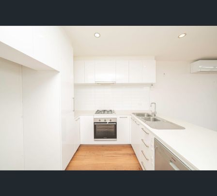 7/60 La Scala Avenue, Maribyrnong, Vic 3032 - Photo 1