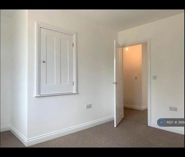 3 bedroom semi-detached house to rent - Photo 6