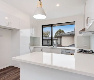 Deluxe 2 Bedroom 2 Bathroom Contemporary Living - Photo 2