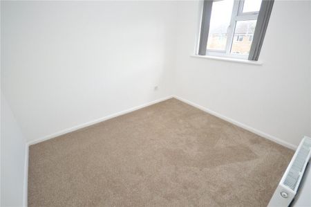 3 bedroom end of terrace house to rent - Photo 3
