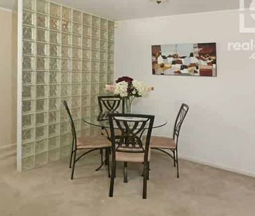 Elegant Brick & Tile Home with Ensuite & Entertain - Photo 2