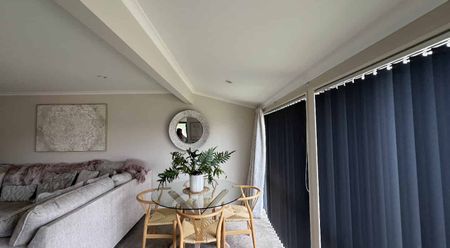 Charming Two Bedroom Residence - Photo 3