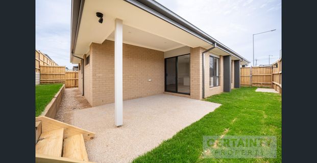 Stylish Family Haven in a Prime Sunbury Location! - Photo 1