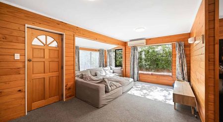 Hamilton East Retreat - Photo 2