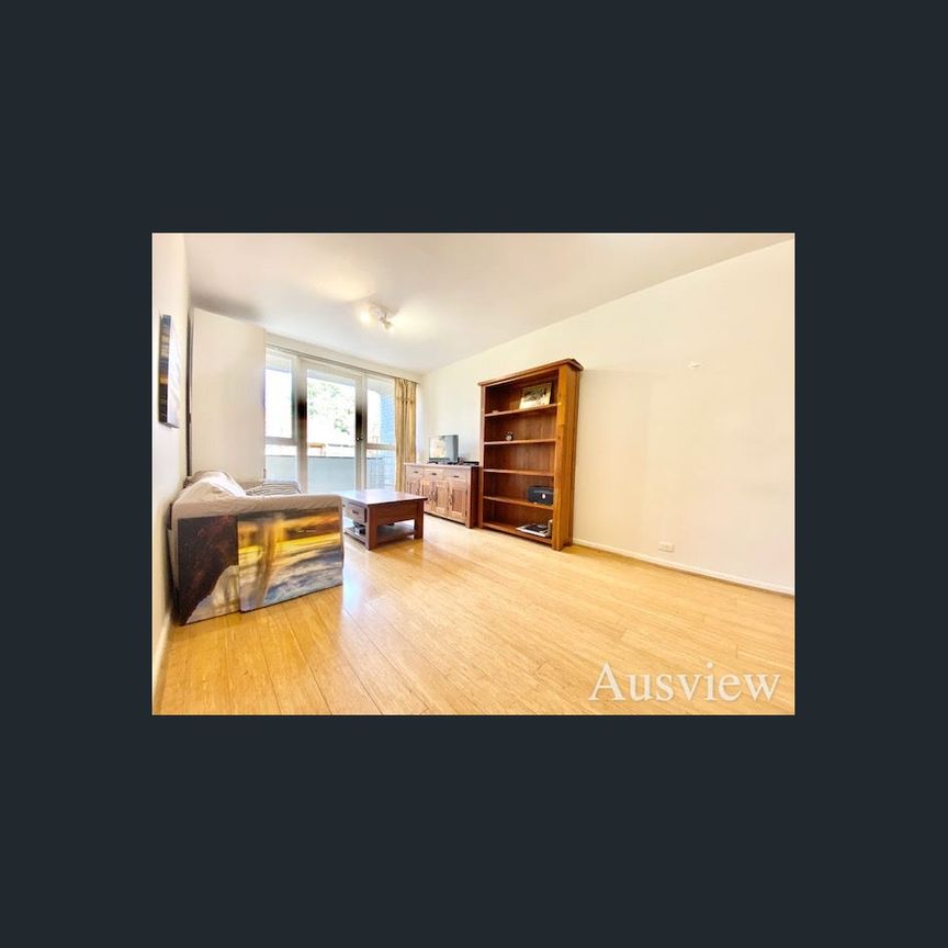 Spacious, Quiet and Furnished! Walk to Everything! - Photo 1