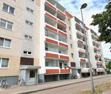 3-Raum Wohnung mit Badewanne und EBK - Photo 1