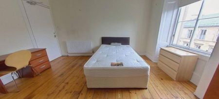 3 bedroom flat to rent - Photo 4