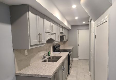 For Lease - 150 Gentile Circle, Vaughan, Ontario - Photo 5