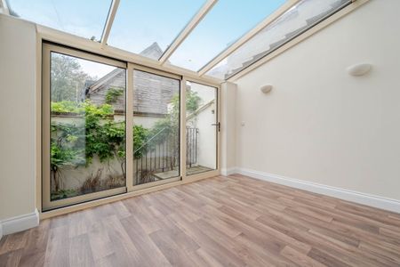 5 bedroom end of terrace house to rent - Photo 2