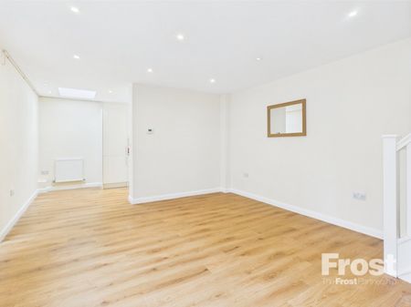 Station Road, Gerrards Cross, Buckinghamshire,SL9 - Photo 2