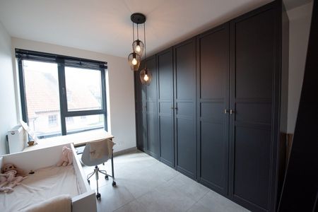 Topper! Ruim 3 gevel-appartement met ruim terras van 21,5 m² en parkeerplaats te Sint-Eloois-Vijve - Foto 2