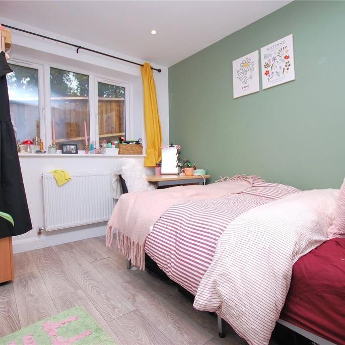 7 bedroom end of terrace house to rent - Photo 1