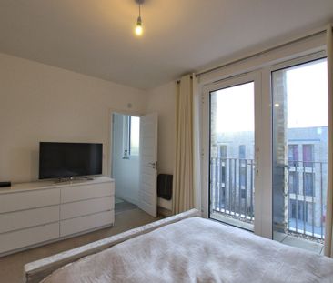 A modern presented, top floor, two bedroom apartment on the popular... - Photo 4