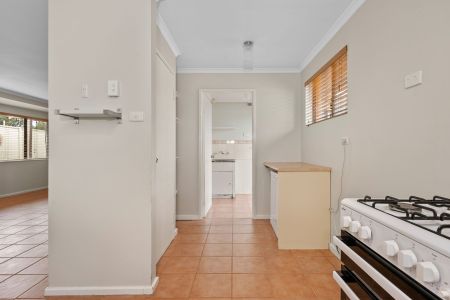 Neat and tidy brick home in ideal location - Photo 5
