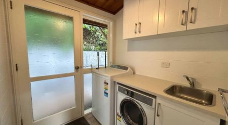 Recently renovated Sunshine Bay home - Photo 5