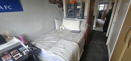 5 Bed - 18 St Chads View, Headingley, Leeds - LS6 3QA - Student - Photo 4