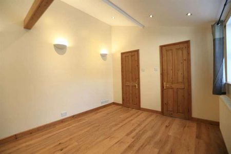 Queens Parade, East Street, Faversham, ME13 - Photo 4