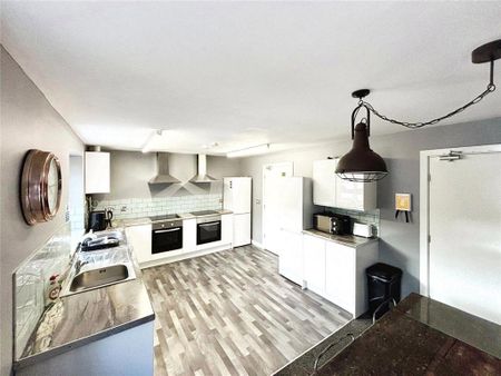 1 bedroom in a house share to rent - Photo 5