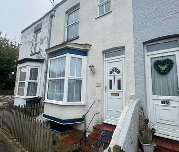 Terraced House to rent on - Photo 1