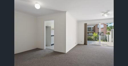 Unique Ground Floor Unit with Garden - Photo 5