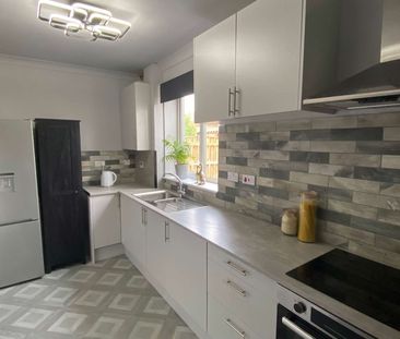 Newly Refurbished Ensuite Double Room Room 2 - Photo 4