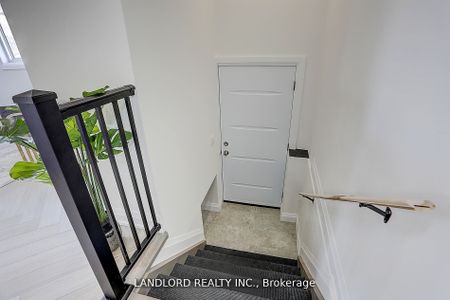 Detached Home For Lease | W8146640 - Photo 5