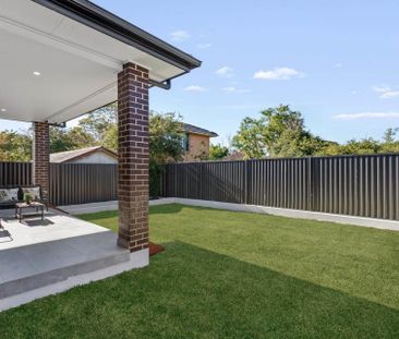 Near-New 5 Bedroom Duplex on Quite Street-Walk to Station and Shops - Photo 6