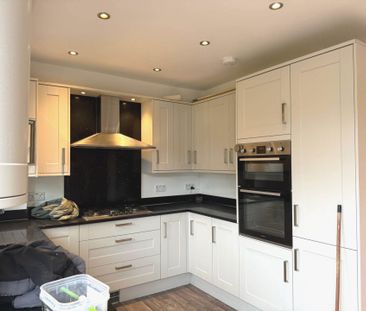 Guide Price £2,500 pcm - Available Now - Part Furnished - Photo 3