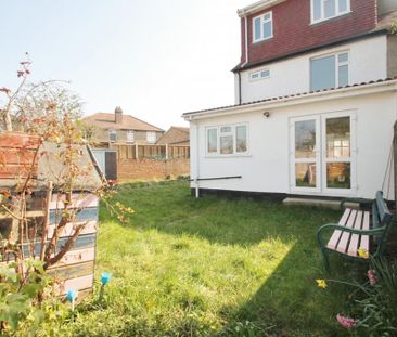 4 bedroom semi-detached house to rent - Photo 6