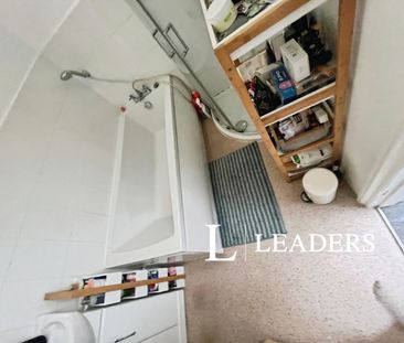 3 bedroom apartment to rent Palmeira Square, Hove, East Sussex, BN3 - Photo 5