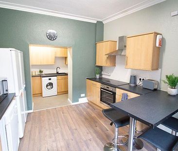 6 bedroom townhouse to rent - Photo 3