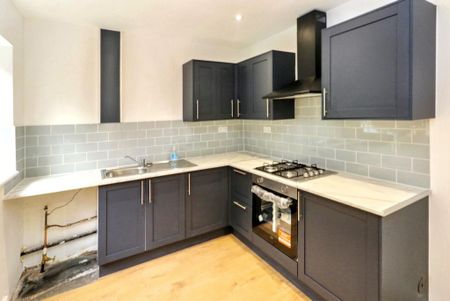 3 bedroom semi-detached house to rent - Photo 2