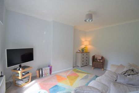 3 bedroom detached bungalow to rent - Photo 2