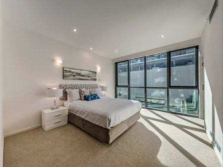 Spacious Terrace Road Stunner - Photo 3