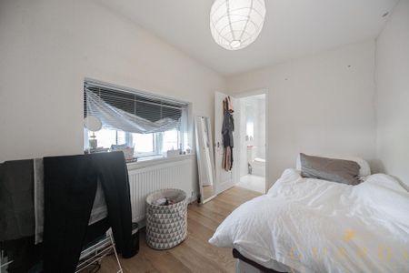 3 bedroom apartment to rent - Photo 3