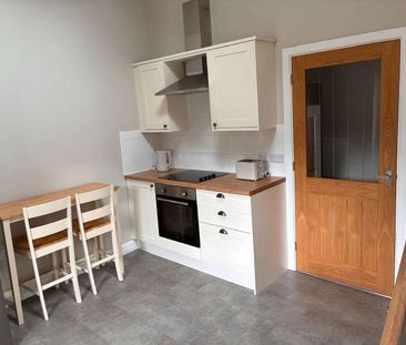 Charming two-bedroom cottage in excellent condition, just a short s... - Photo 6