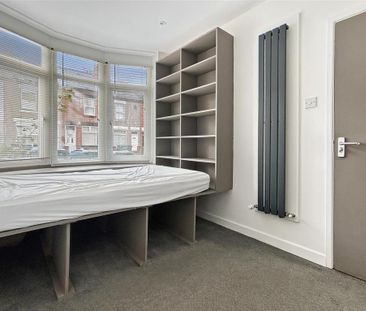 4 bedroom terraced house to rent - Photo 5