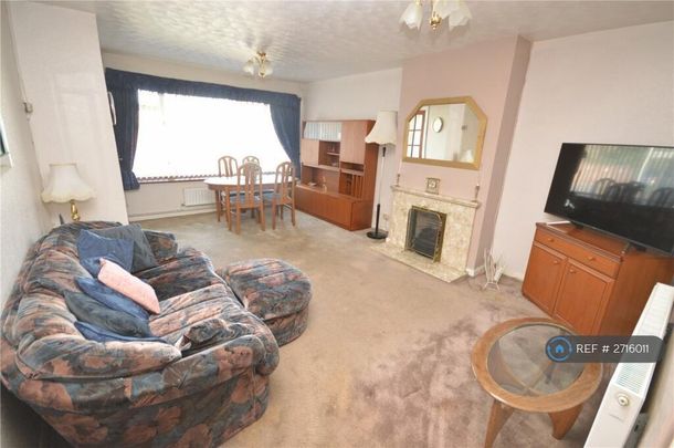 3 bedroom bungalow to rent - Photo 1